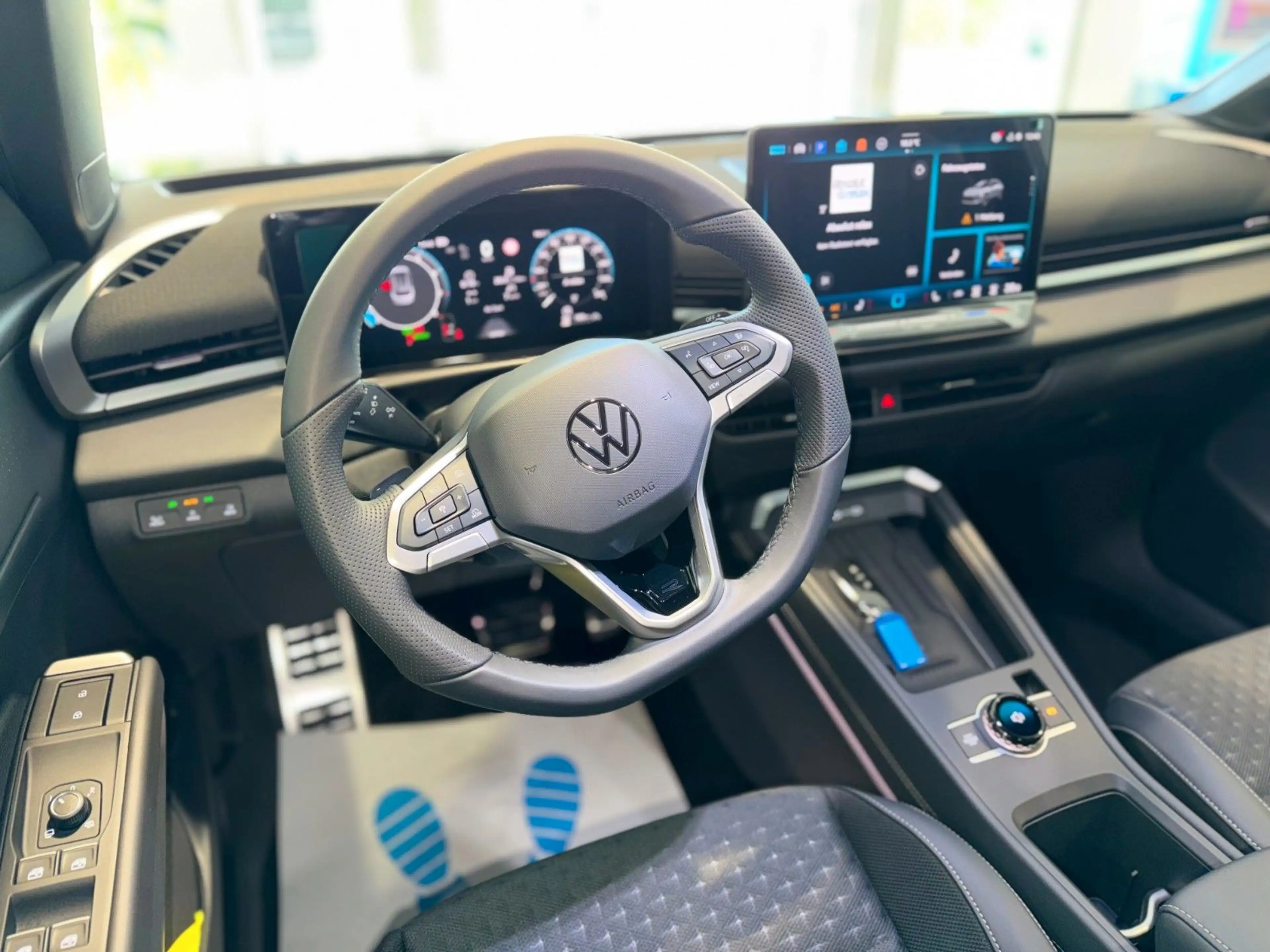 Volkswagen T-Roc 1.5*R-Line*AHK*MATRIX*KAMERA*SHZ* — photo 13