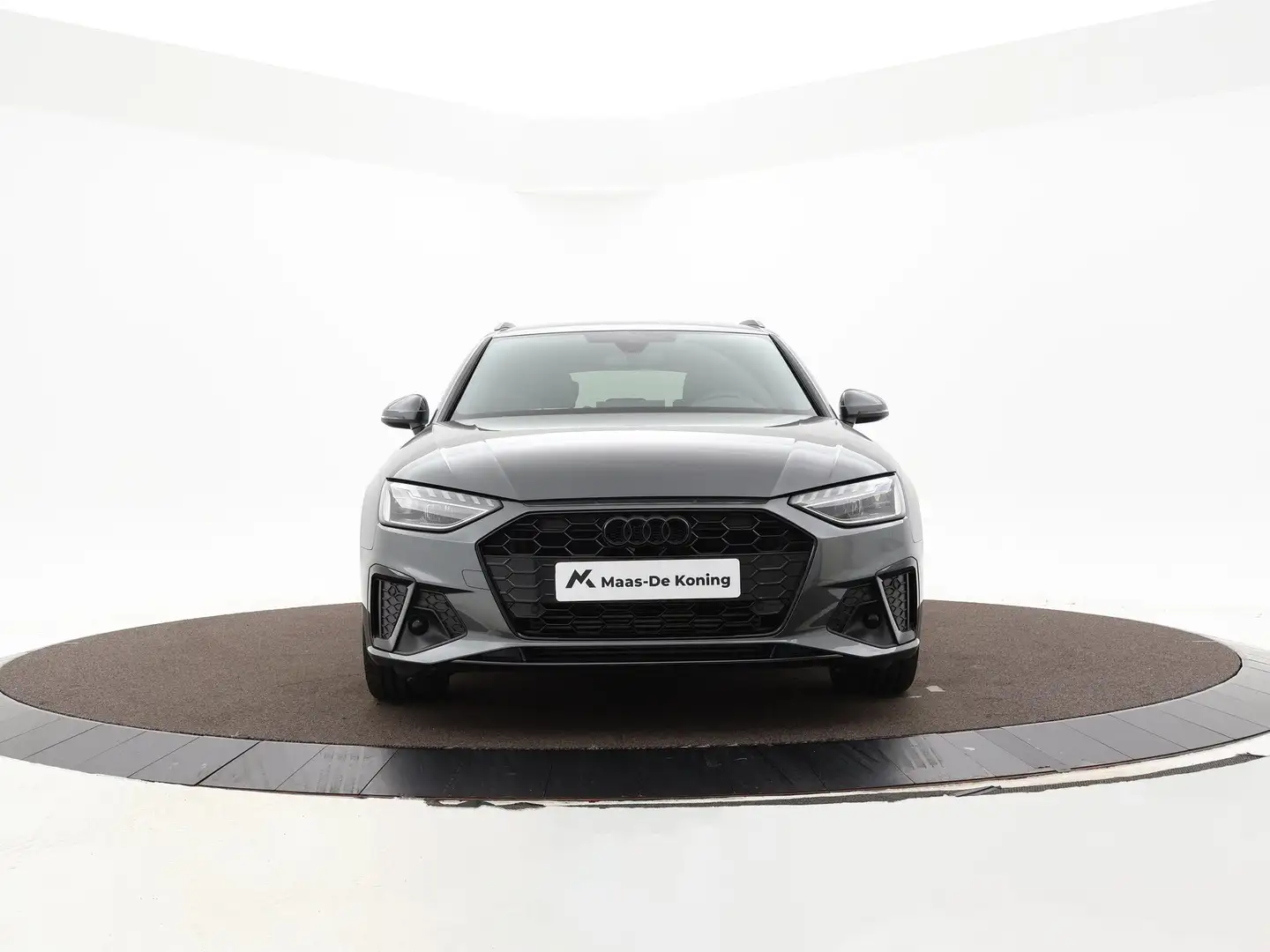 Audi A4 Avant 35 Tfsi 150pk S-tronic S edition Competition Grijs - 2