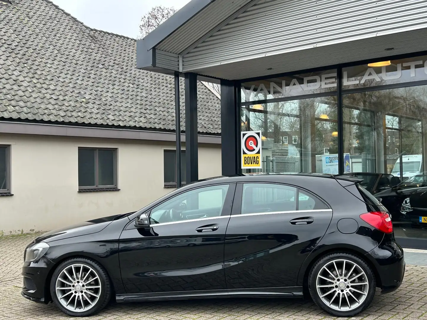 Mercedes-Benz A 180 Ambition AMG Xenon Airco Cruise NAP NL-Auto Volled Schwarz - 2