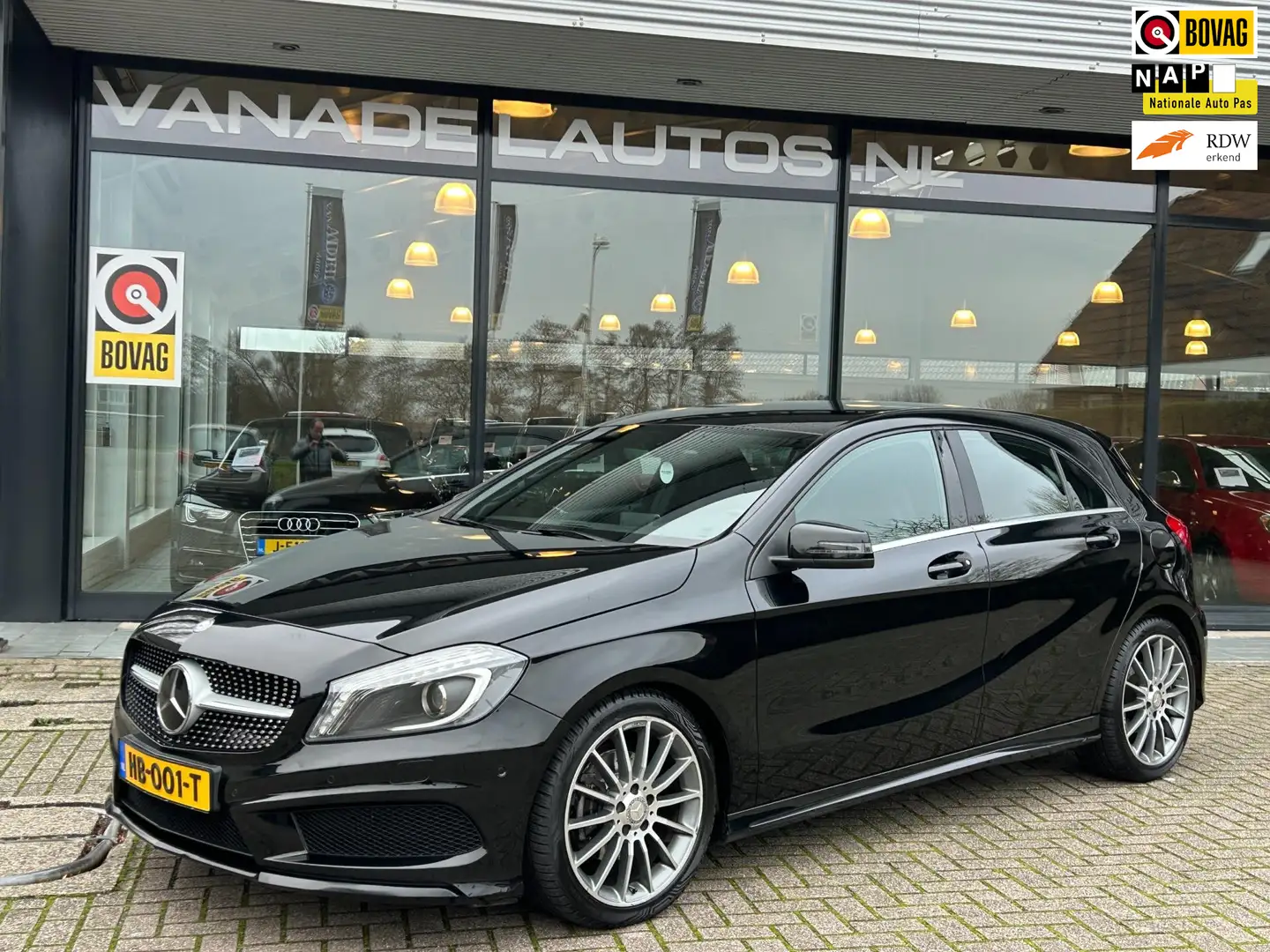Mercedes-Benz A 180 Ambition AMG Xenon Airco Cruise NAP NL-Auto Volled Schwarz - 1