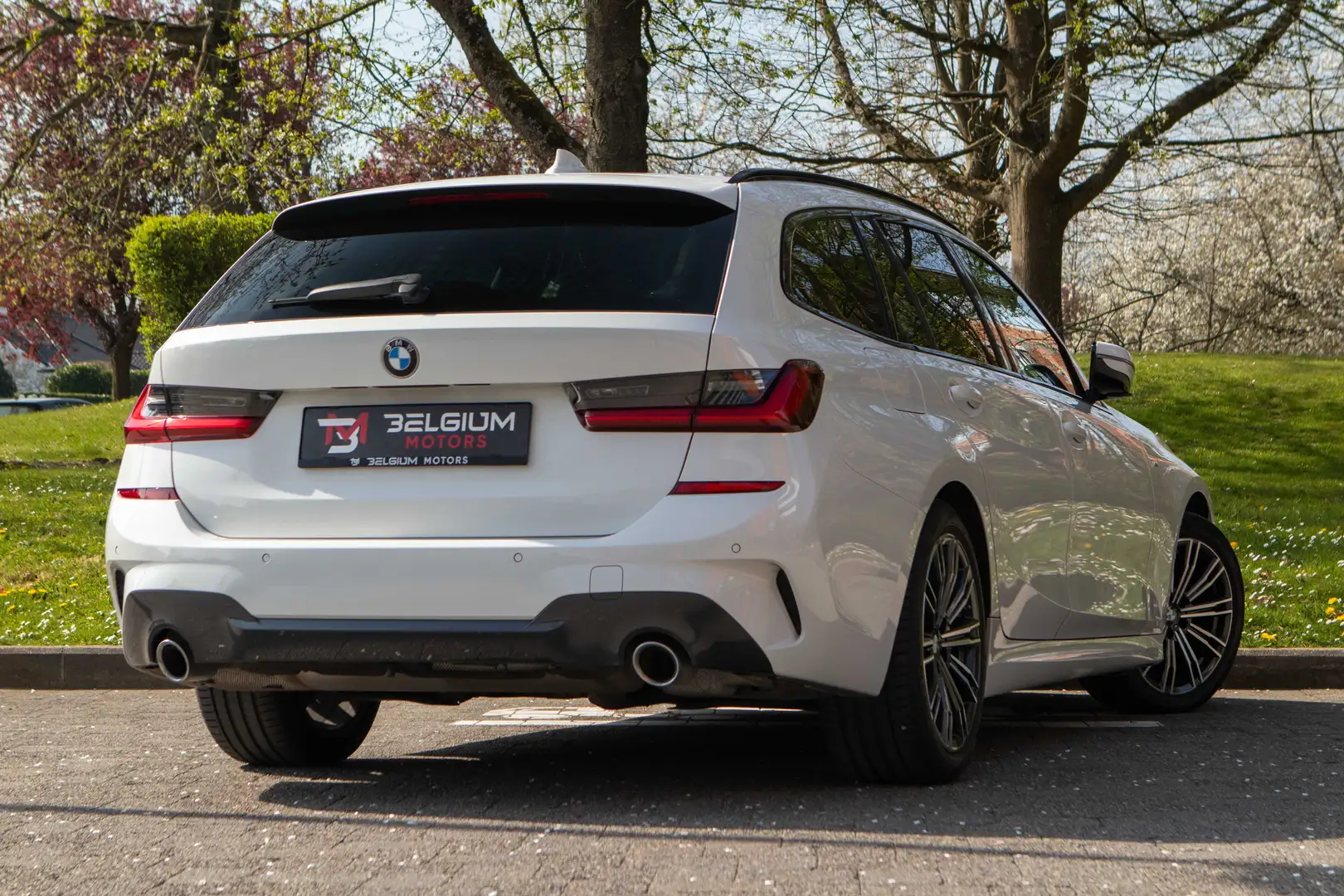 BMW 320 i - Touring - M sport - Hitching device Zwart - 2