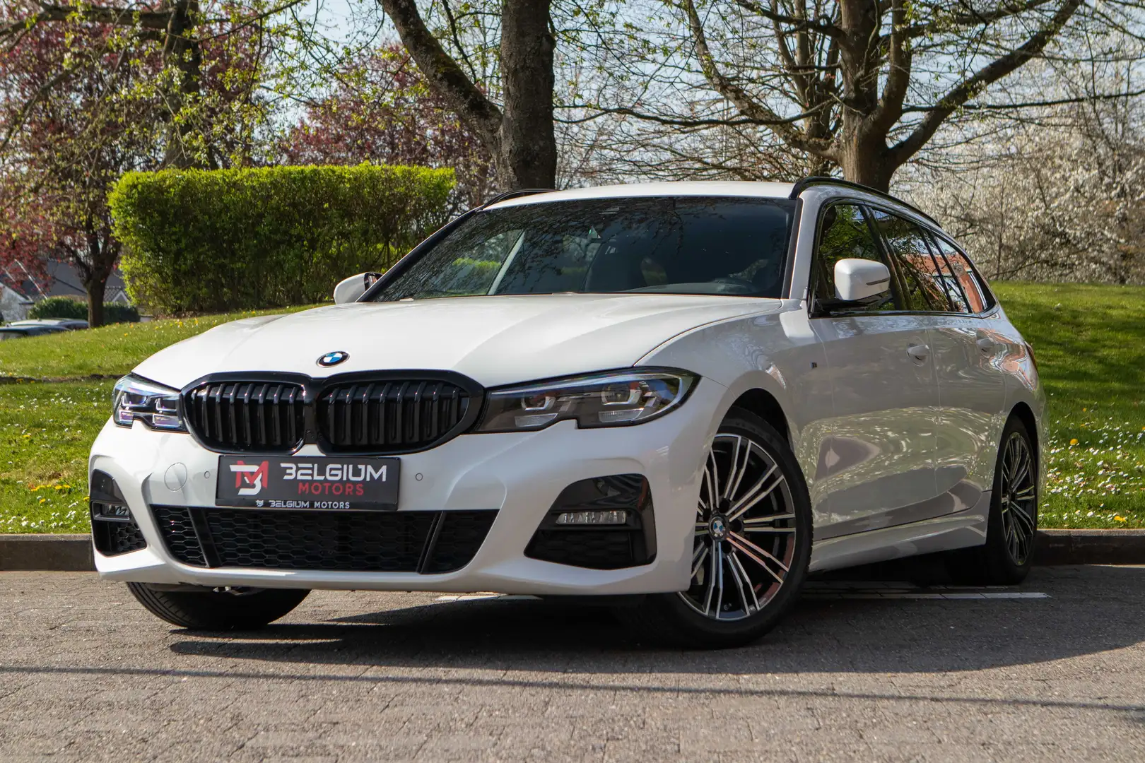 BMW 320 i - Touring - M sport - Hitching device Zwart - 1