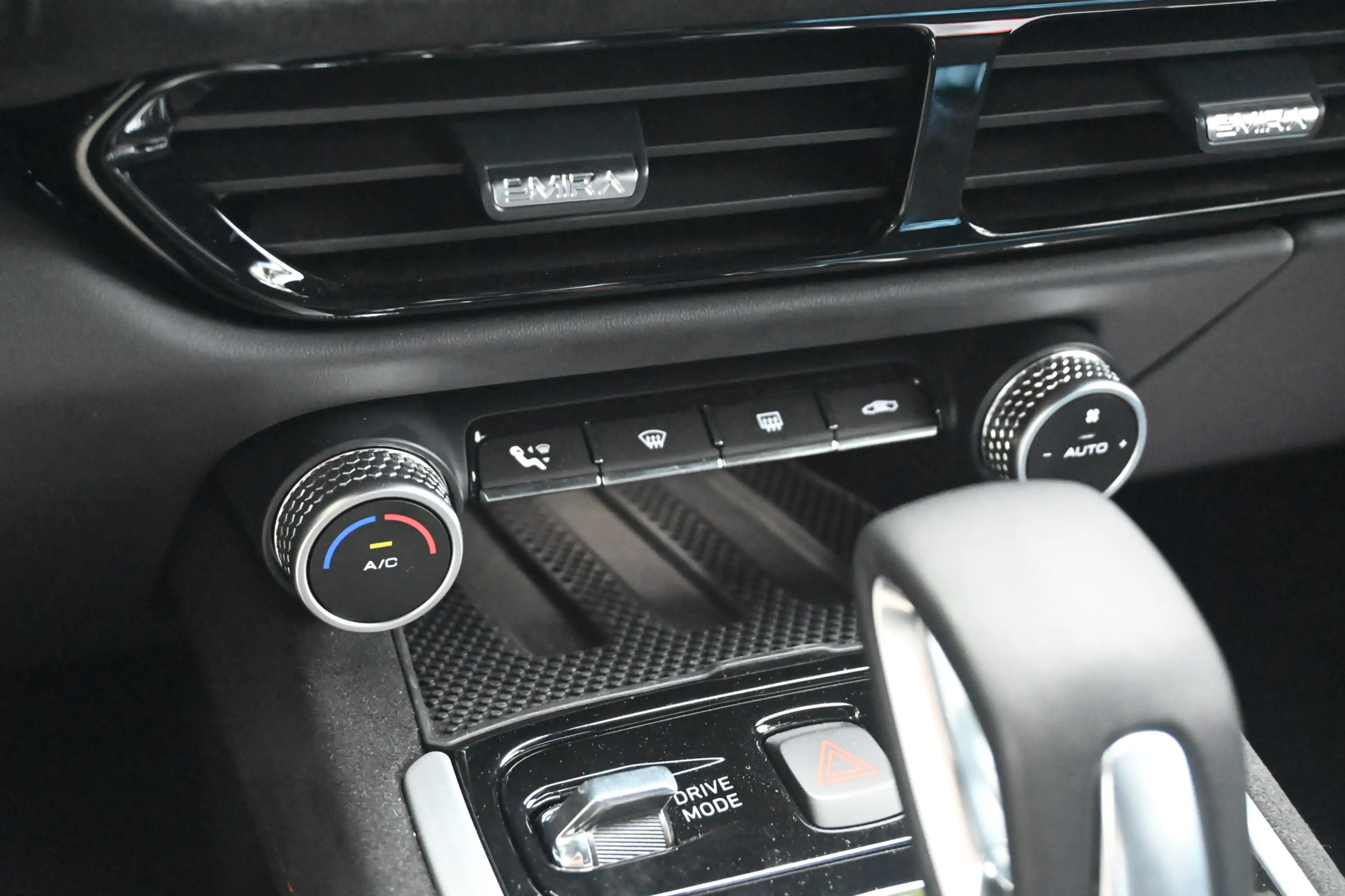 Lotus Emira 2.0 i4 First Edition — photo 31