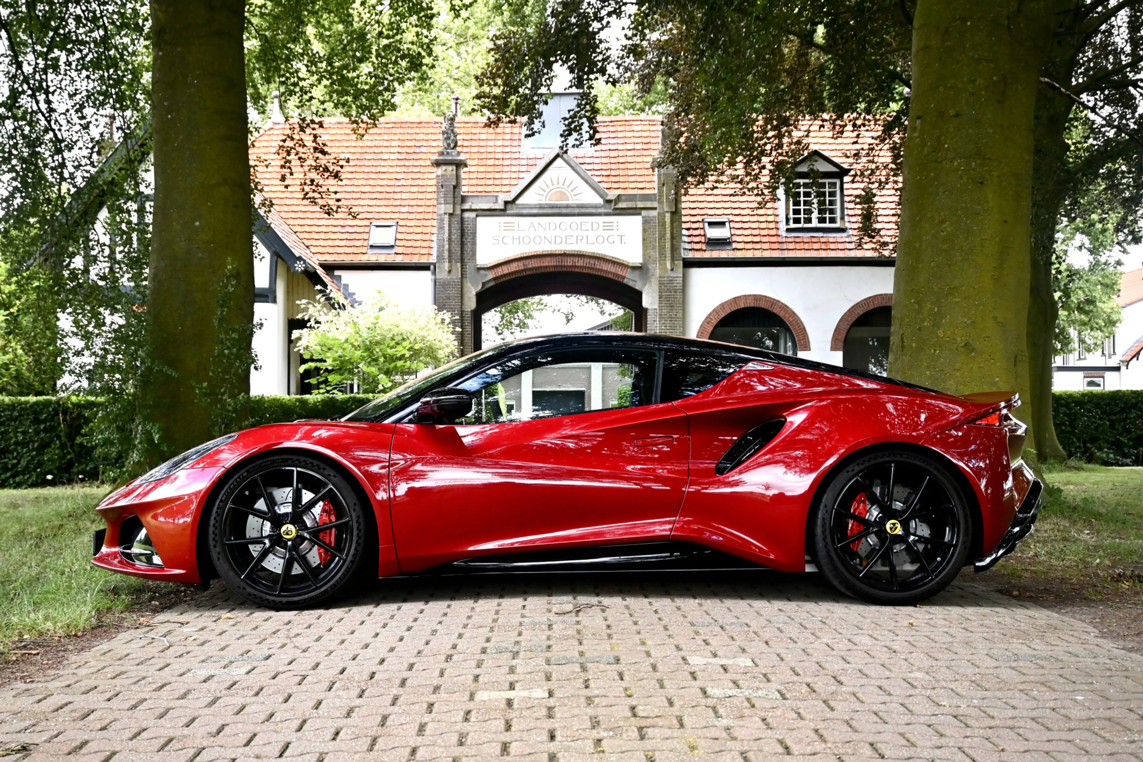 Lotus Emira 2.0 i4 First Edition — photo 9