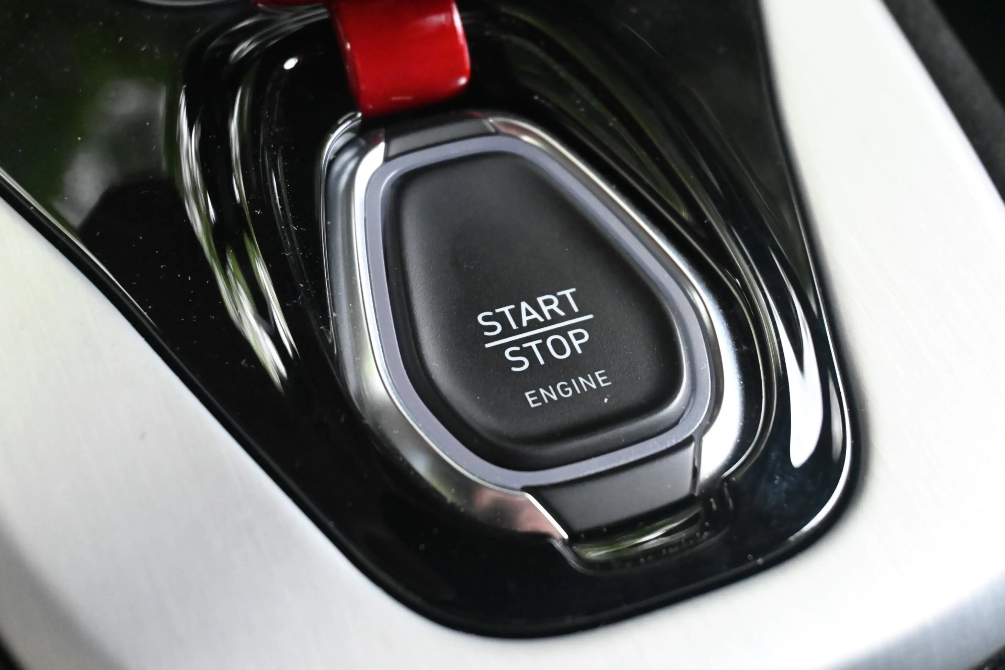 Lotus Emira 2.0 i4 First Edition — photo 34