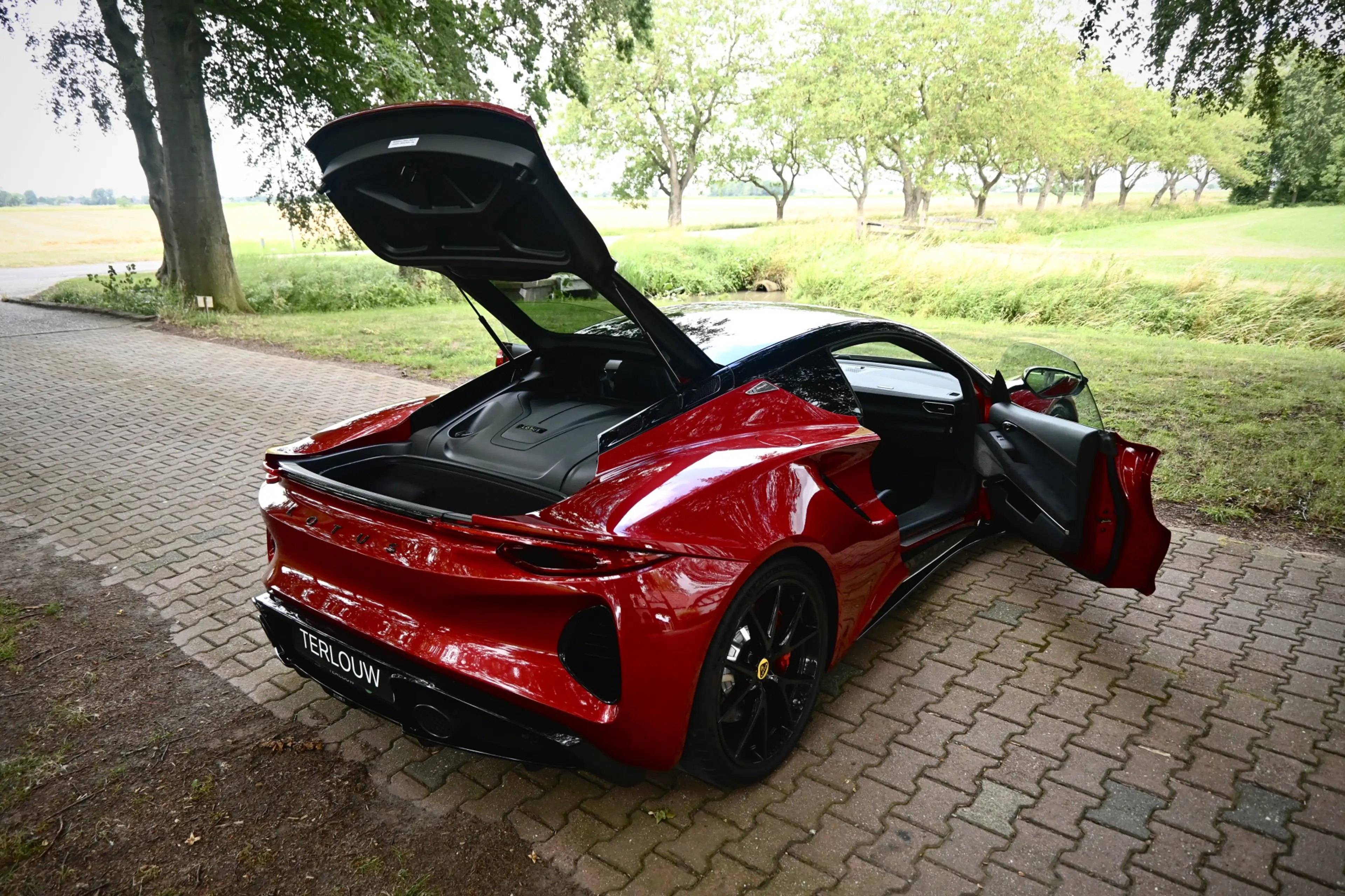 Lotus Emira 2.0 i4 First Edition — photo 7