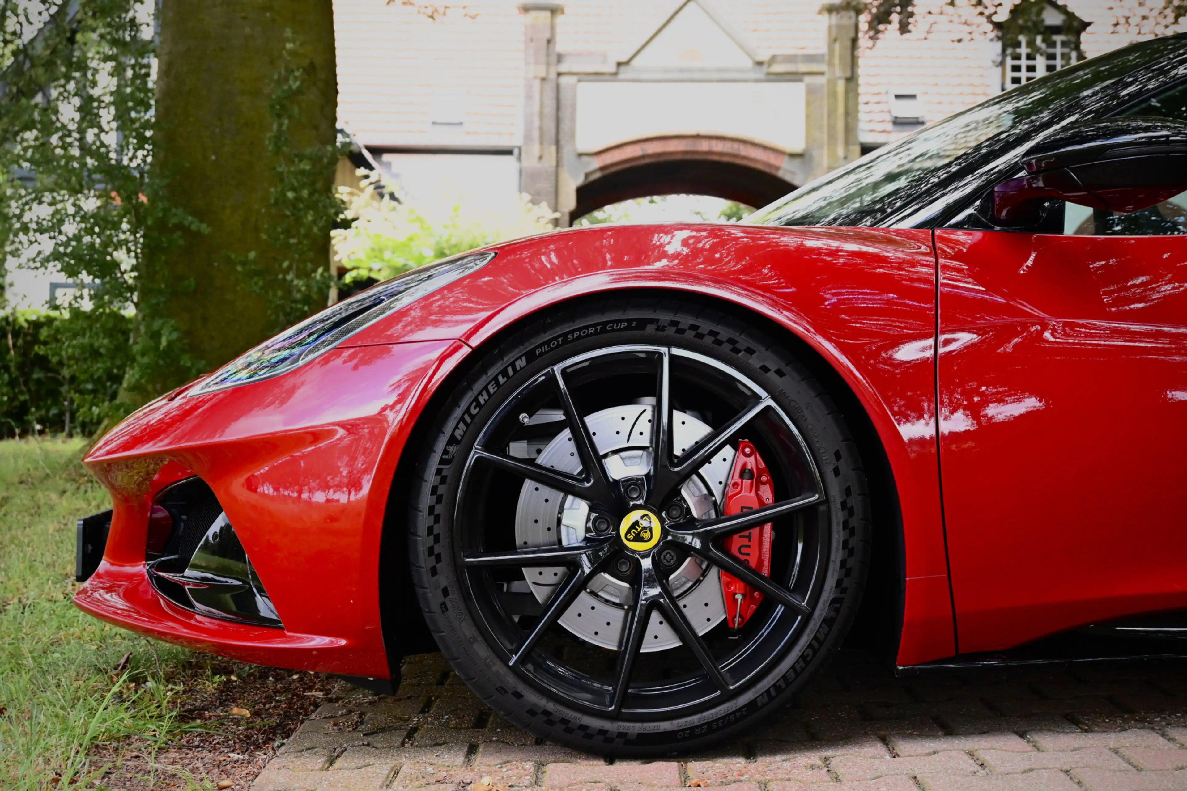 Lotus Emira 2.0 i4 First Edition — photo 11
