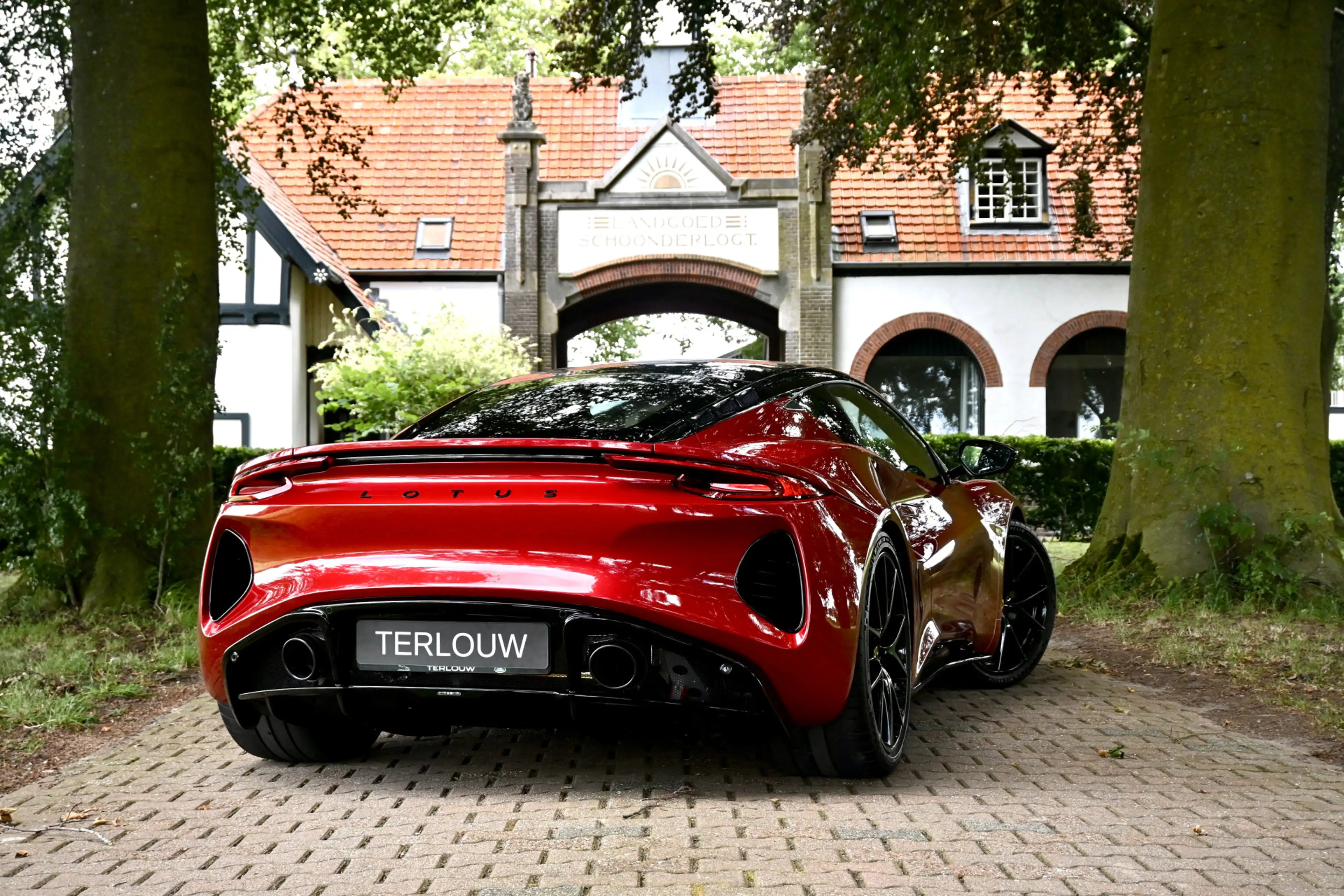 Lotus Emira 2.0 i4 First Edition — photo 3