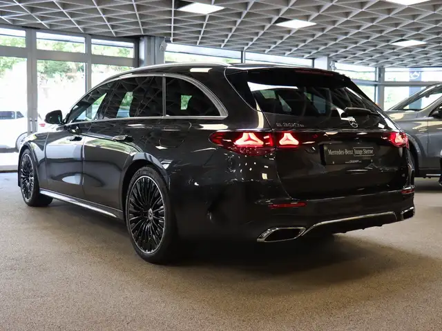 Mercedes-Benz E-Class view 7