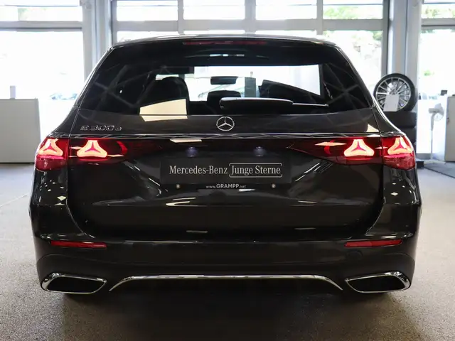 Mercedes-Benz E-Class view 6