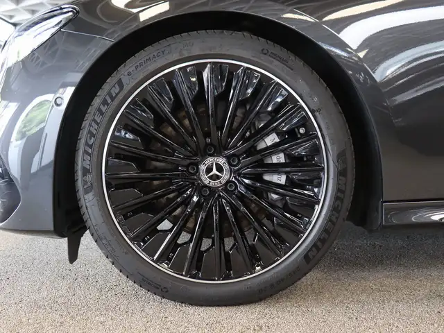 Mercedes-Benz E-Class view 8