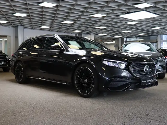 Mercedes-Benz E-Class view 4