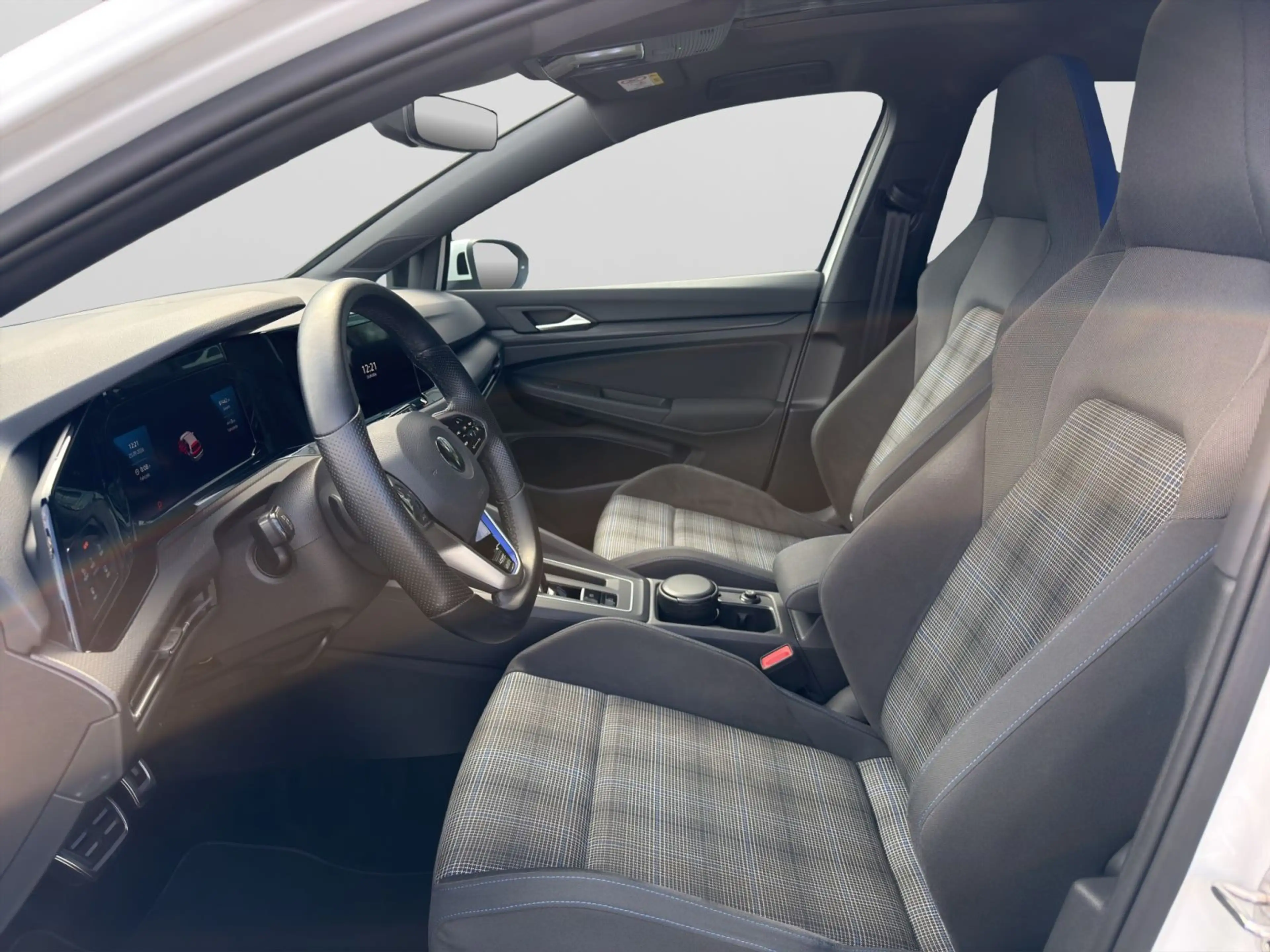 Volkswagen Golf GTE 8 VIII 1.4 eTSI Hybrid DSG GTE HeadUp/Matri — photo 9