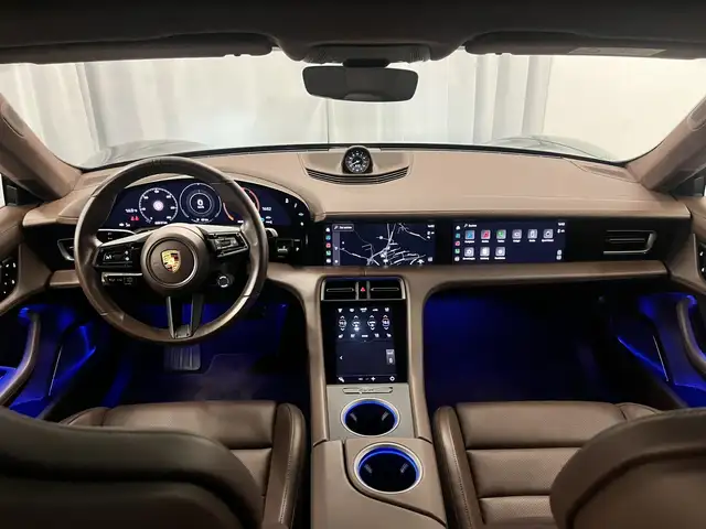 Porsche Taycan view 10