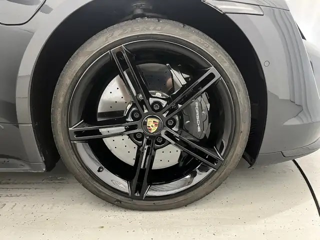 Porsche Taycan view 22