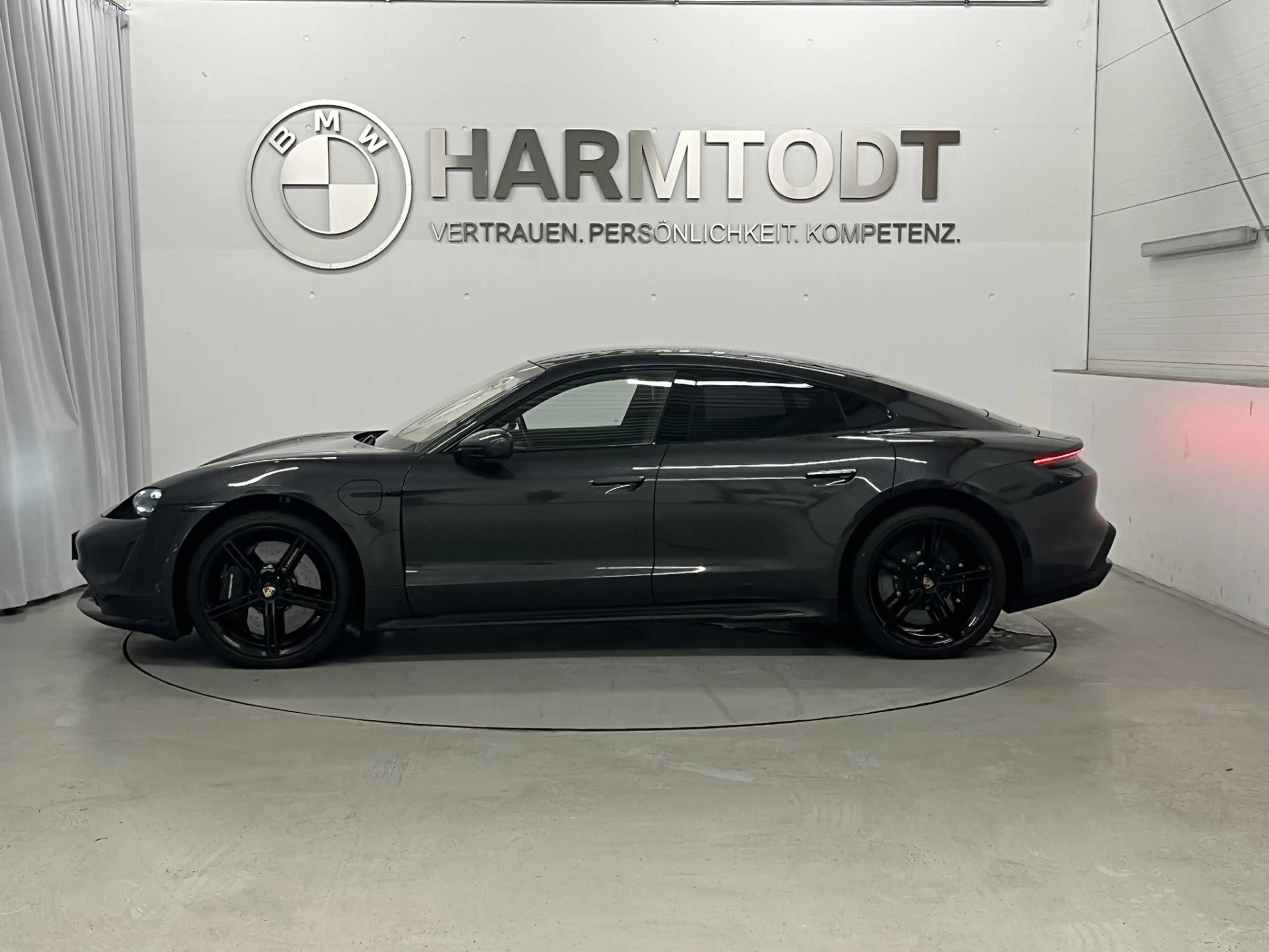 Porsche Taycan Turbo S *Sport Chrono / BOSE / PCCB* — photo 3