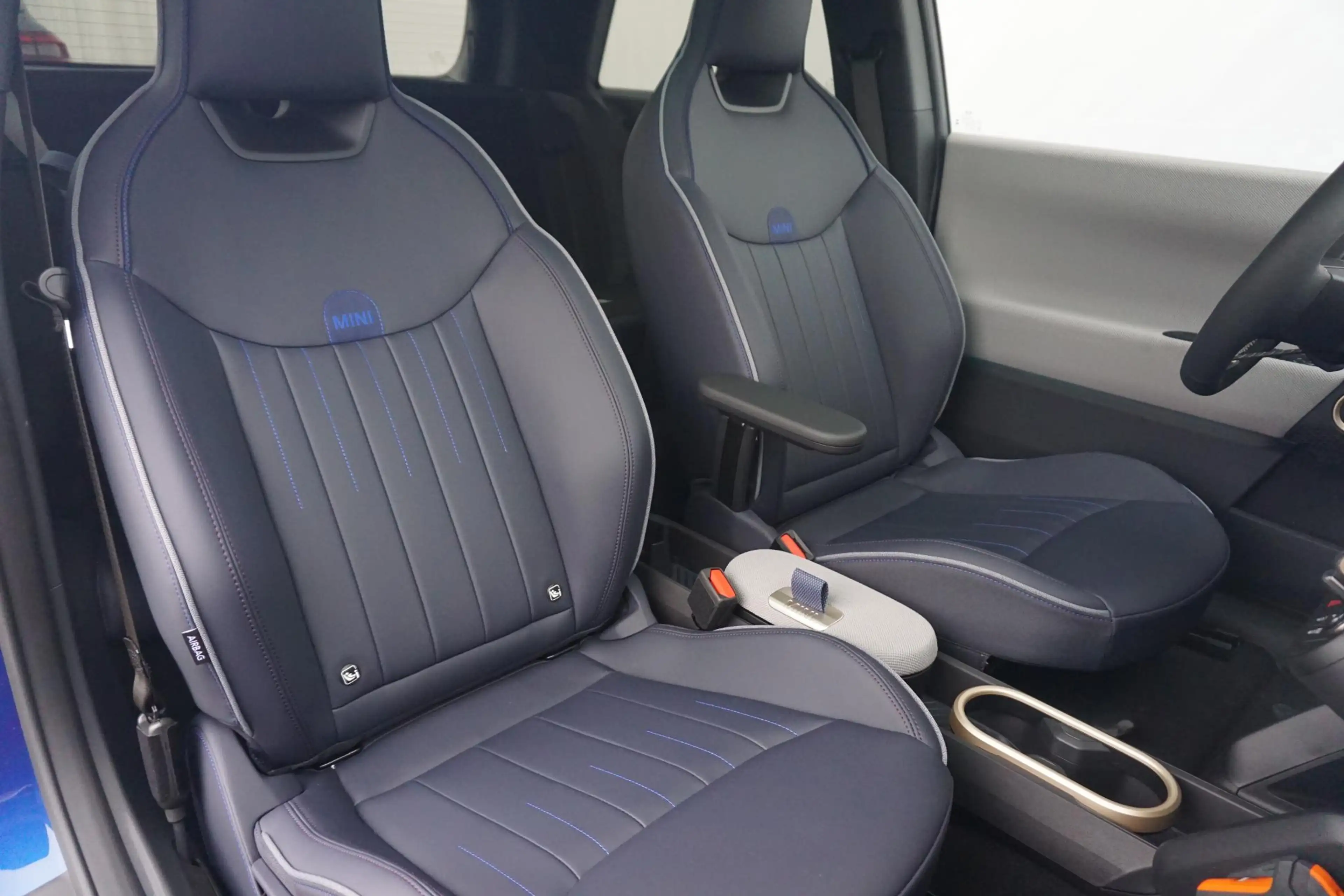 MINI Cooper E Favoured Trim | Pakket L — photo 8