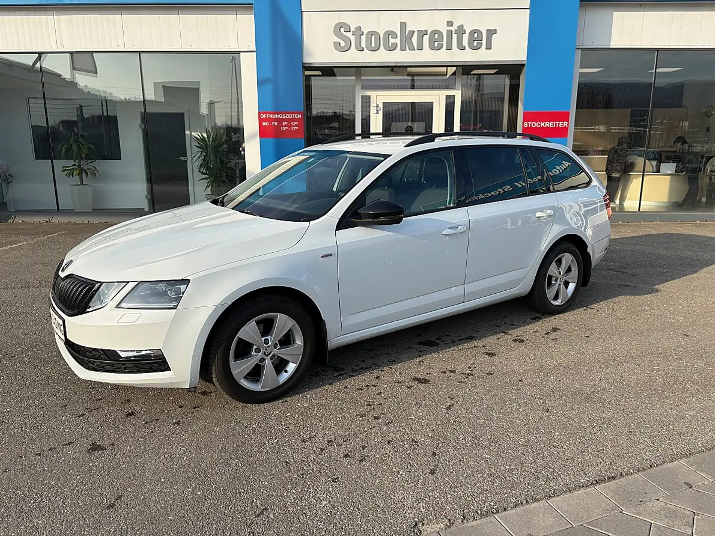 Skoda Octavia Combi 2,0 4x4 DSG*LED*NAVI*TEMPO*SZH Weiß - 1