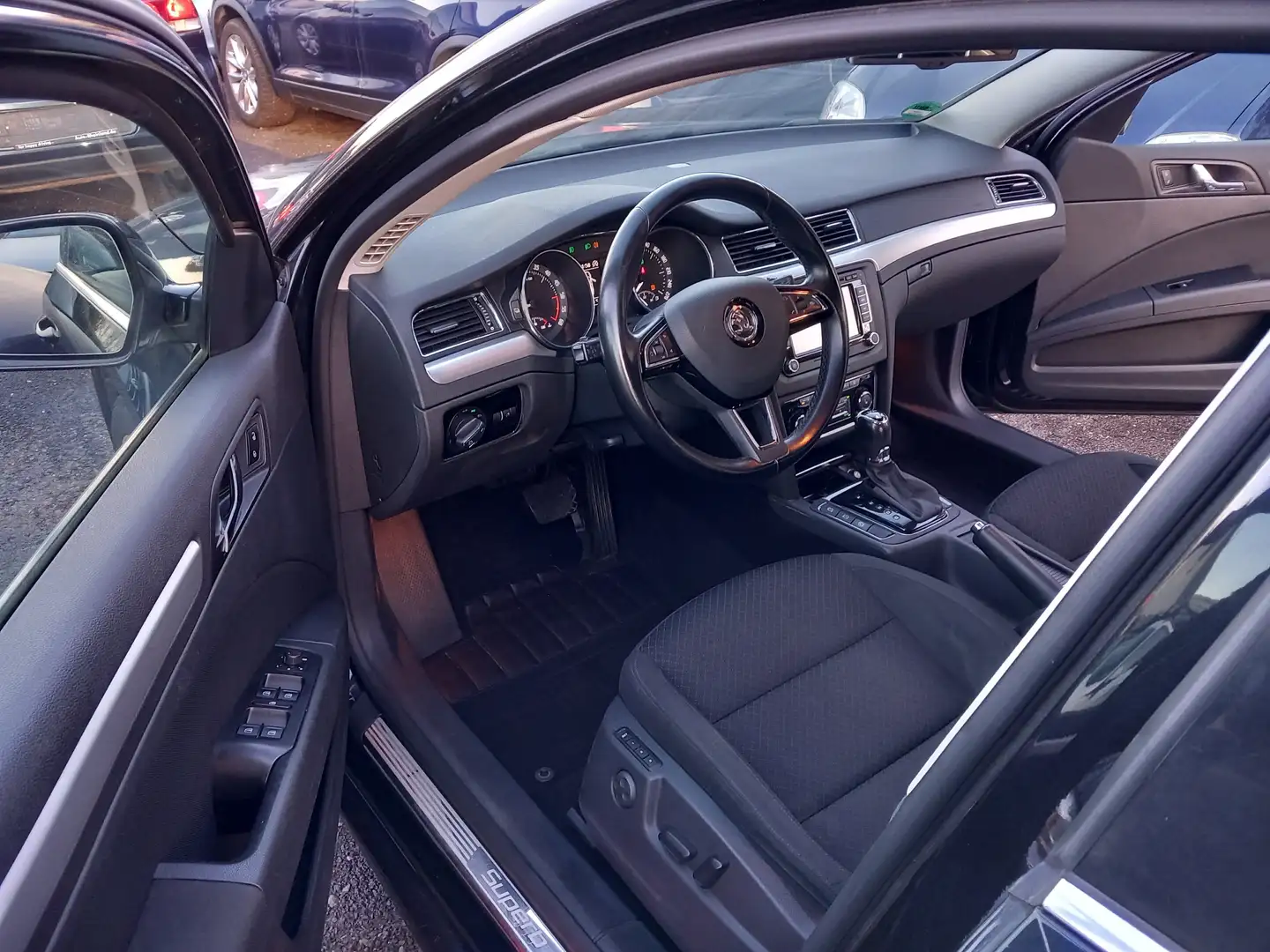 Skoda Superb Exclusive 4x4*Automatik* Schwarz - 1