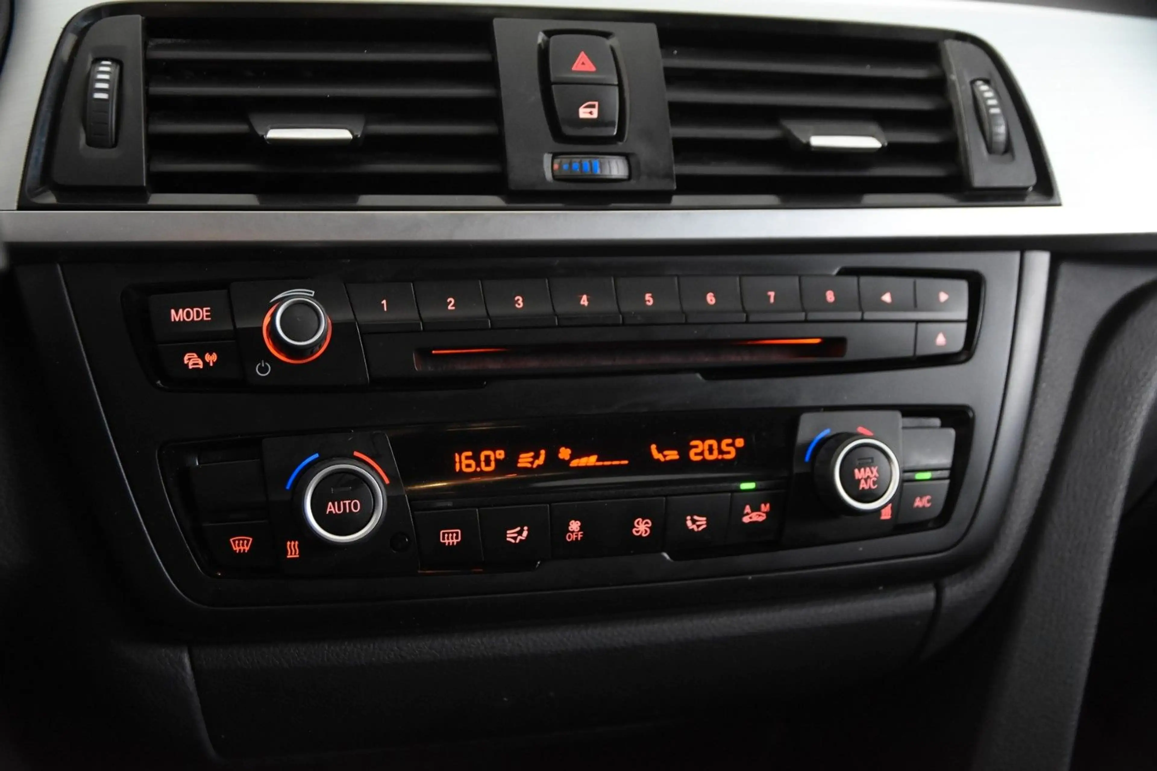 BMW 318 GT *Leder*Navi* — photo 14