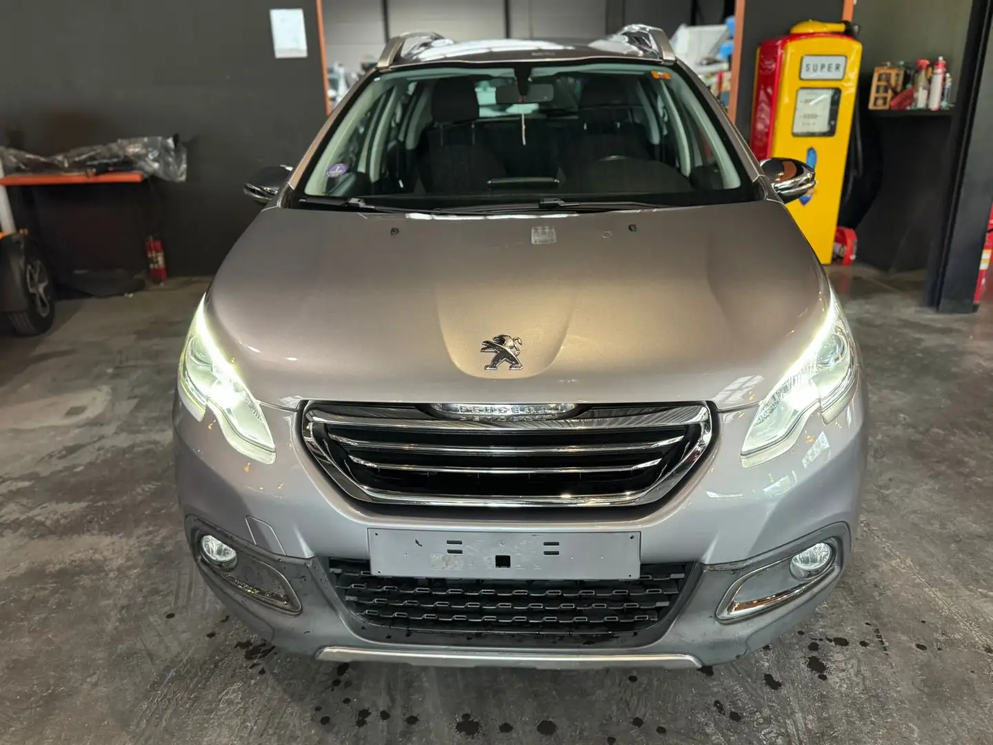 Peugeot 2008 1.2i Style - A/C AUTO - MEDIA/TEL - LIM/REG - NAVI Gris - 2