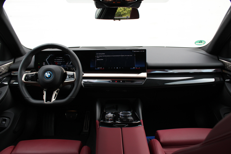 BMW 550 5 Serie 550e xDrive M Sport Automaat / Panoramadak — photo 6