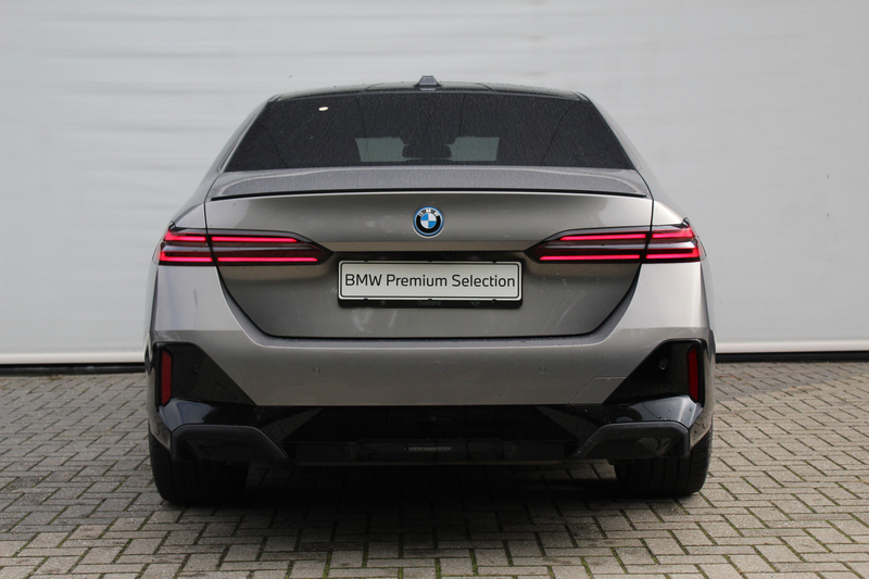 BMW 550 5 Serie 550e xDrive M Sport Automaat / Panoramadak — photo 5