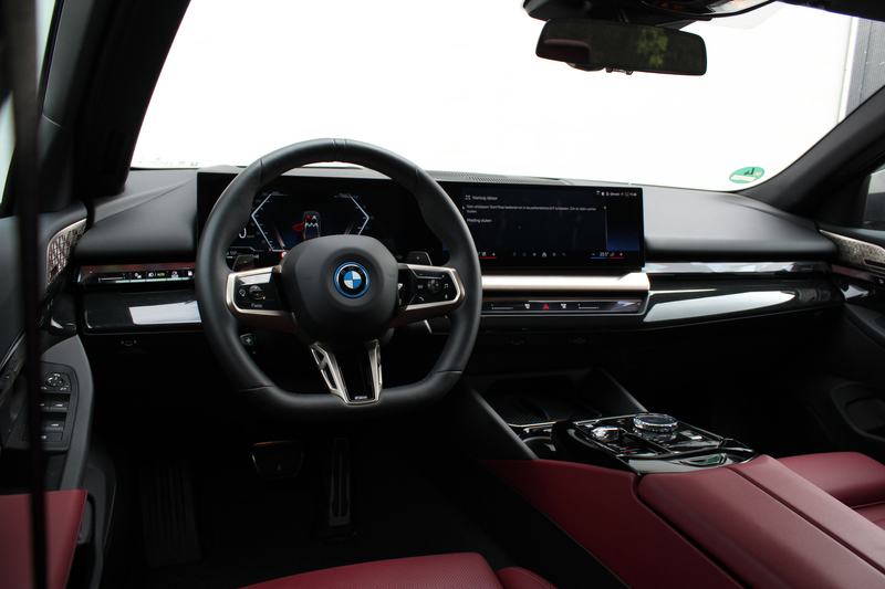 BMW 550 5 Serie 550e xDrive M Sport Automaat / Panoramadak — photo 14