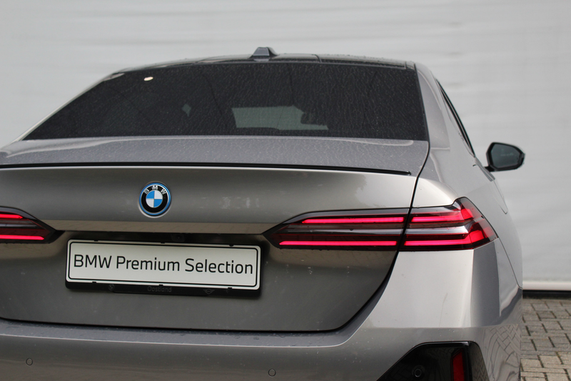 BMW 550 5 Serie 550e xDrive M Sport Automaat / Panoramadak — photo 8