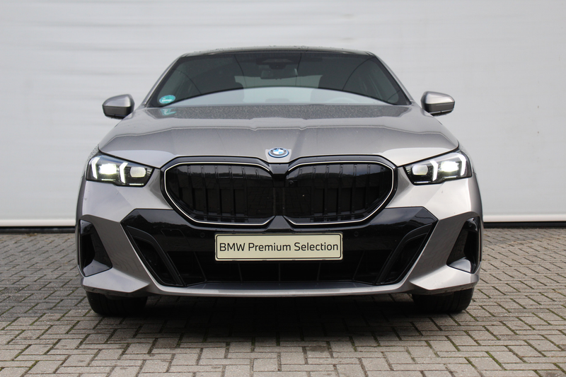 BMW 550 5 Serie 550e xDrive M Sport Automaat / Panoramadak — photo 4