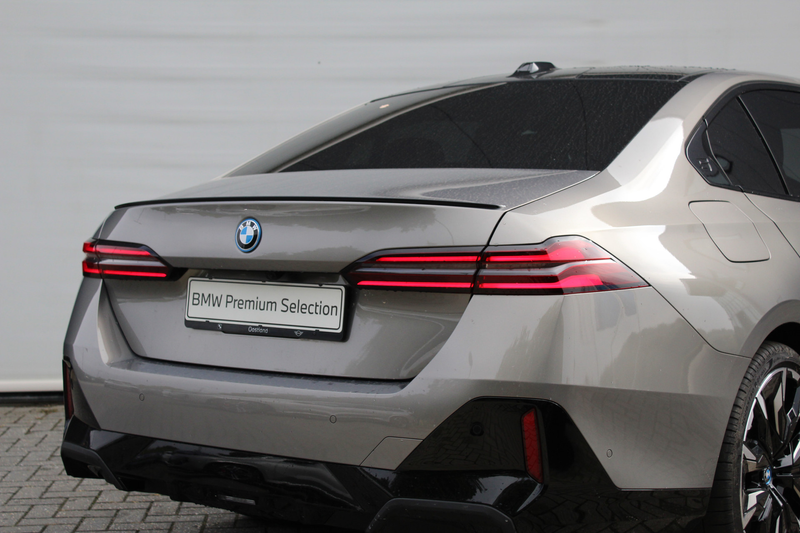 BMW 550 5 Serie 550e xDrive M Sport Automaat / Panoramadak — photo 13