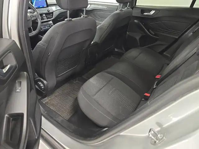 Ford Focus view 8
