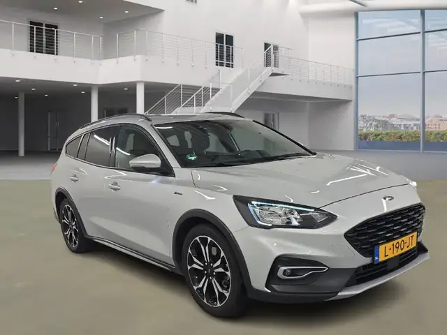 Ford Focus view 2