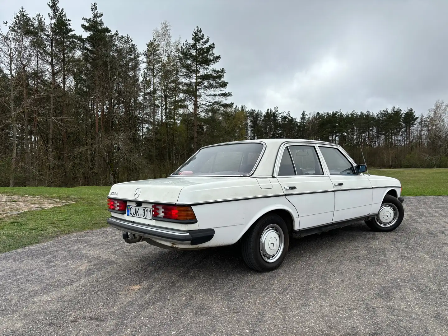 Mercedes-Benz 200 D Bej - 2