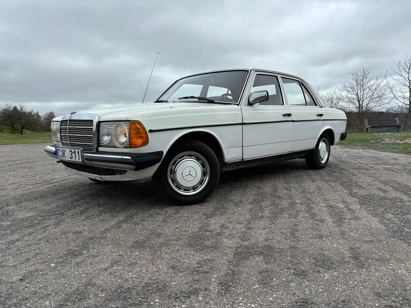 Mercedes-Benz 200 D Bej - 1