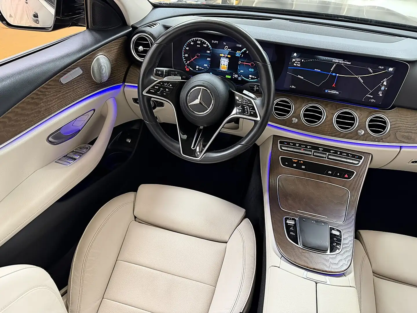 Mercedes-Benz E 300 de PHEV T 4Matic Austria Edition Aut. Schwarz - 2