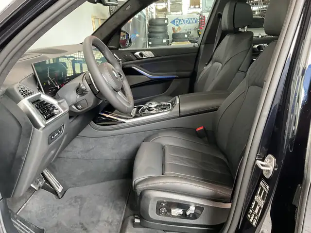 BMW X7 view 7