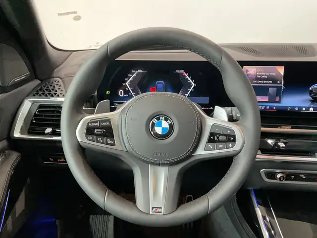 BMW X7 view 4