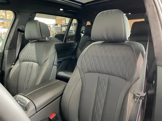 BMW X7 view 8