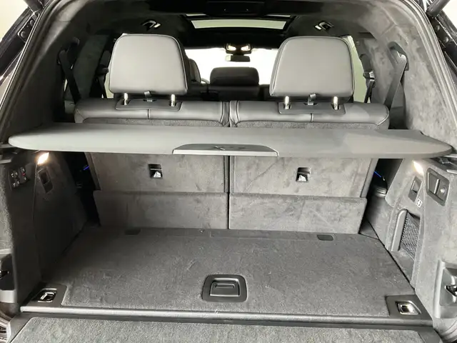 BMW X7 view 11