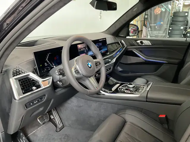 BMW X7 view 6