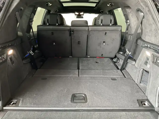 BMW X7 view 12