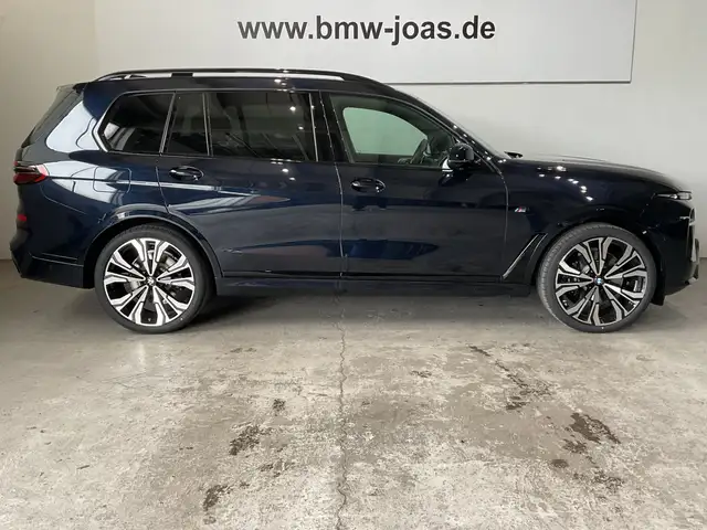 BMW X7 view 14