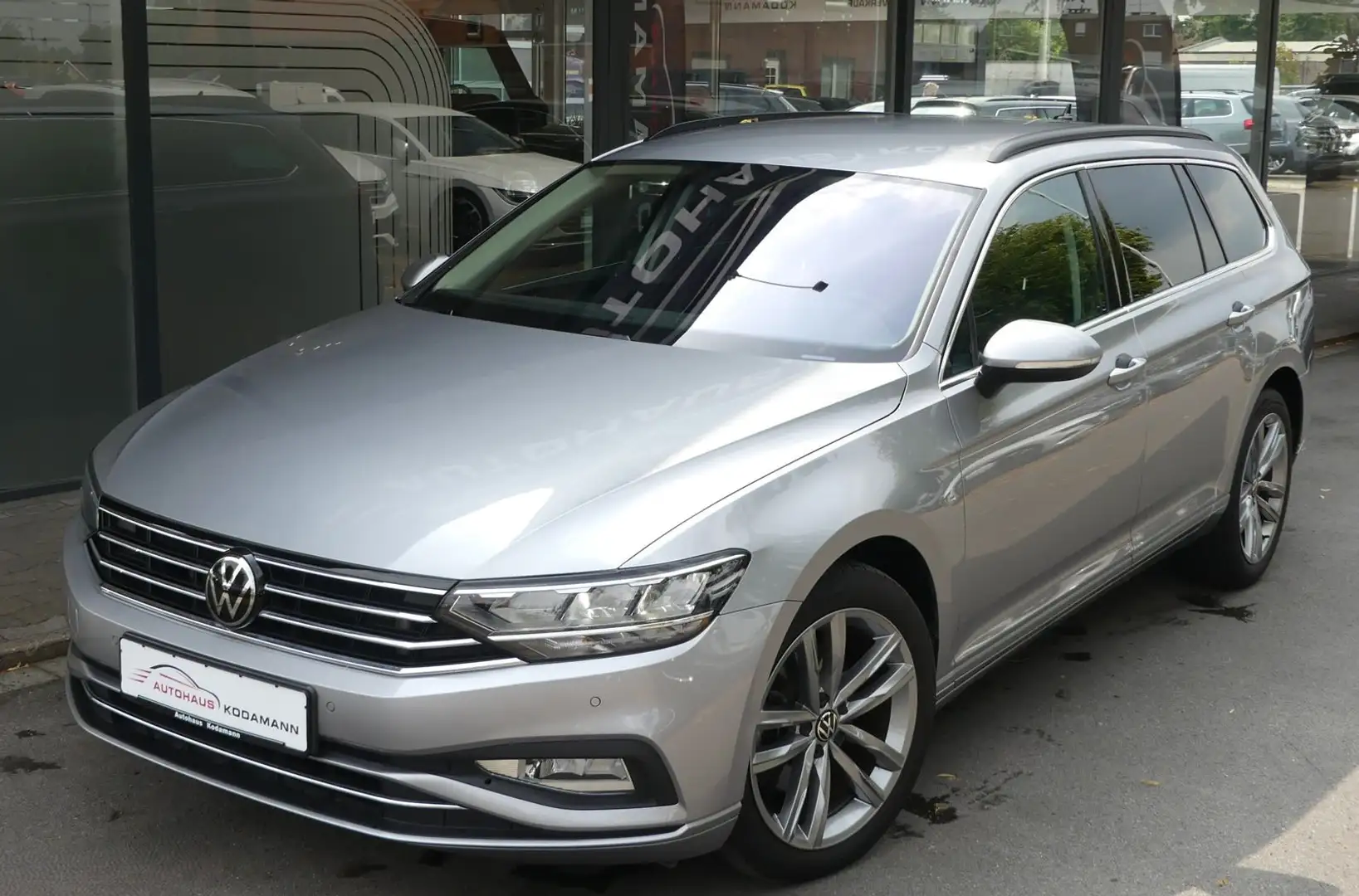 Volkswagen Passat Variant 2.0 TDI Business*Kamera*18"*AHK* Срібний - 2