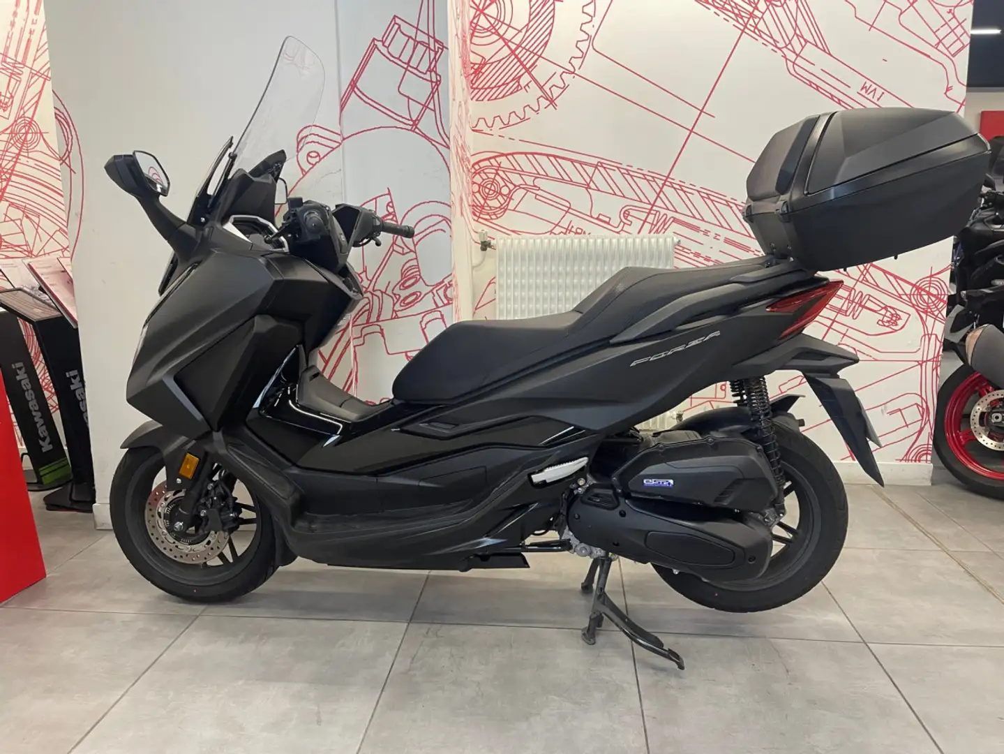 Honda Forza 125 Negro - 2