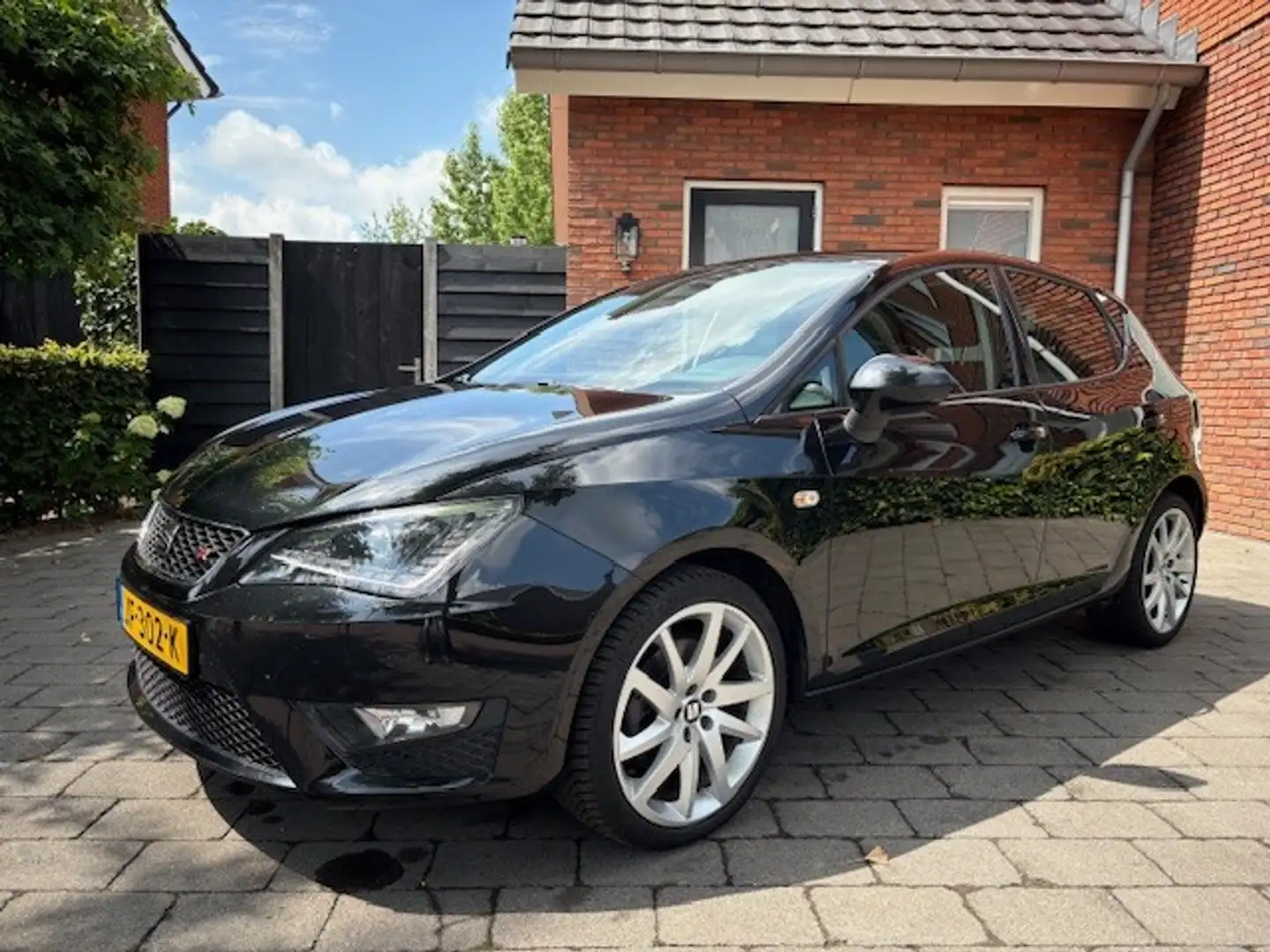 SEAT Ibiza 1.0 EcoTSI FR Connect | DSG | NL-auto Zwart - 1