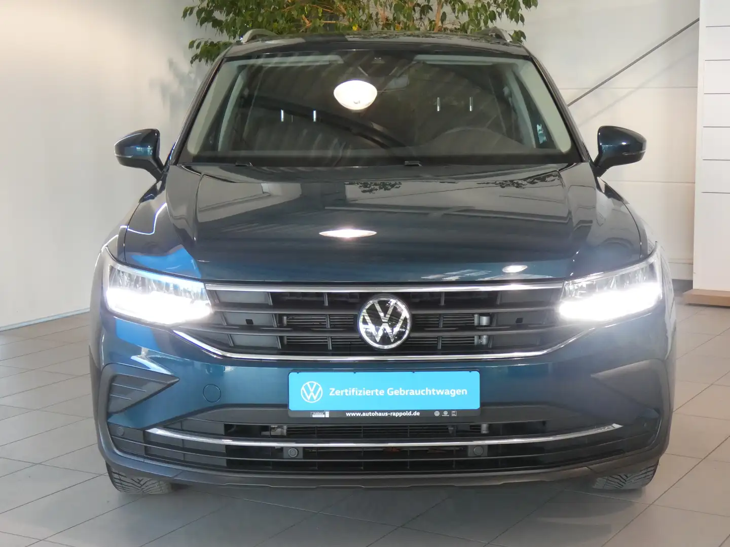 Volkswagen Tiguan 1.5 TSI Active DSG AHK el. Heckklappe NAVI Blau - 2