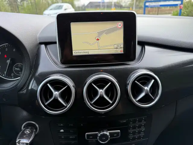 Mercedes-Benz B-Class view 9