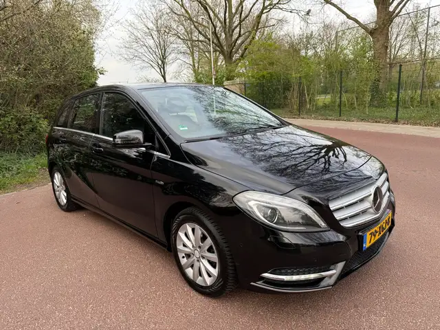 Mercedes-Benz B-Class view 3