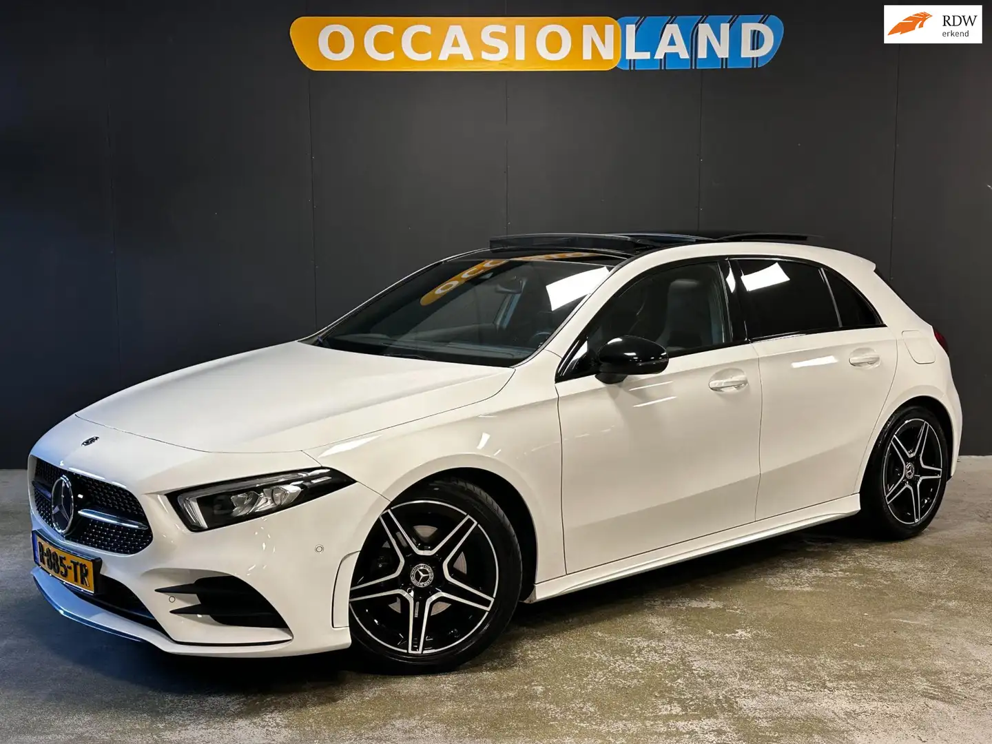 Mercedes-Benz A 180 Business Solution AMG|PANO|SFEER|CAMERA|STOELV|CAR Wit - 1